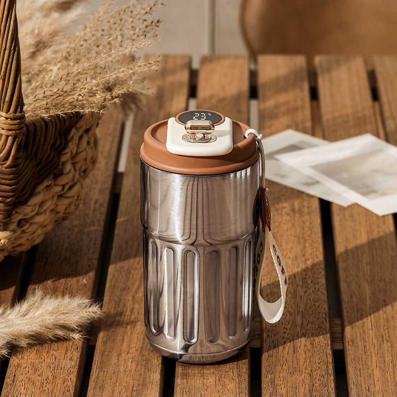 Tasse à café thermos numérique intelligente.